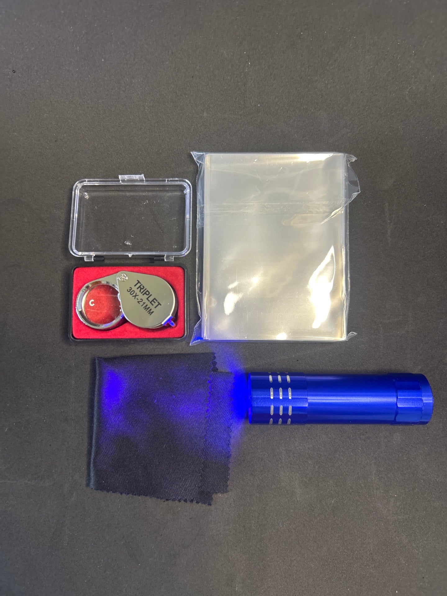 ODS Lab Pre-Grading Kit – Tool Premium, 100 Sleeves, Luce UV e Panno in Microfibra